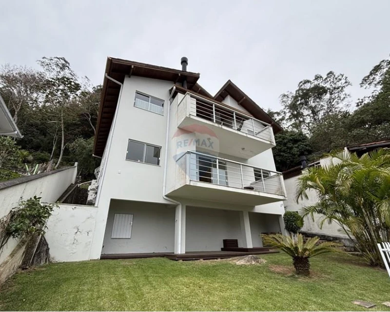 4-Bedroom House with Sea View for Sale in Sambaqui, Florianópolis — Sambaqui