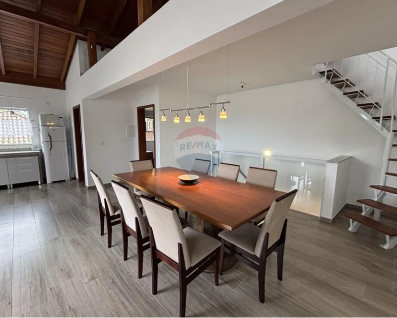 4-Bedroom House with Sea View for Sale in Sambaqui, Florianópolis — Sambaqui