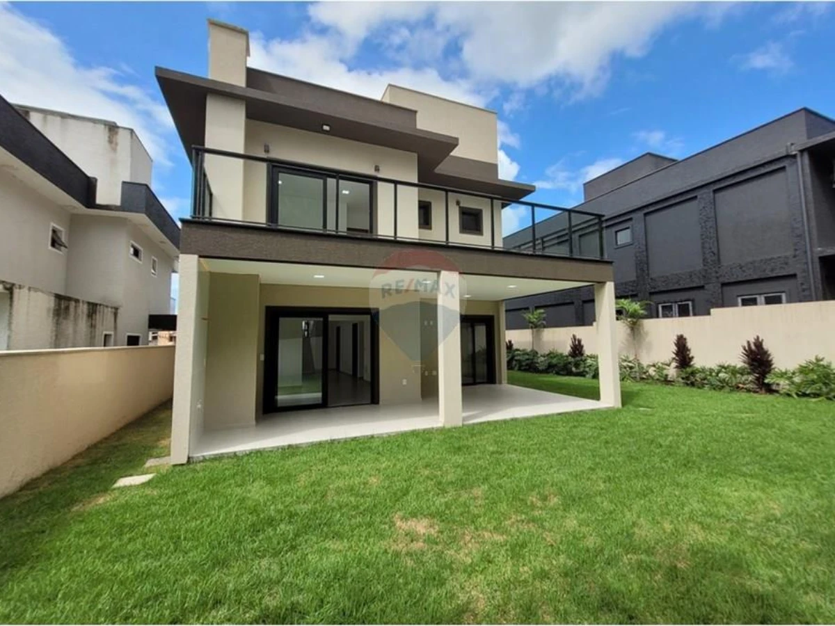 Casa 4 Dormitórios à Venda no Condomínio Arvoredo, Rio Vermelho