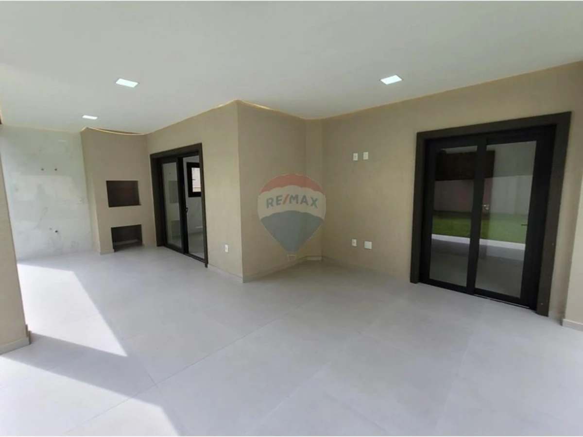 Casa 4 Dormitórios à Venda no Condomínio Arvoredo, Rio Vermelho