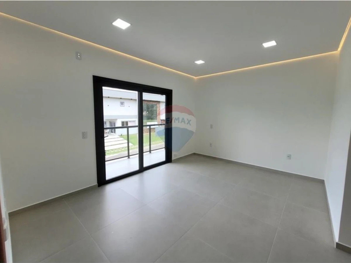 Casa 4 Dormitórios à Venda no Condomínio Arvoredo, Rio Vermelho