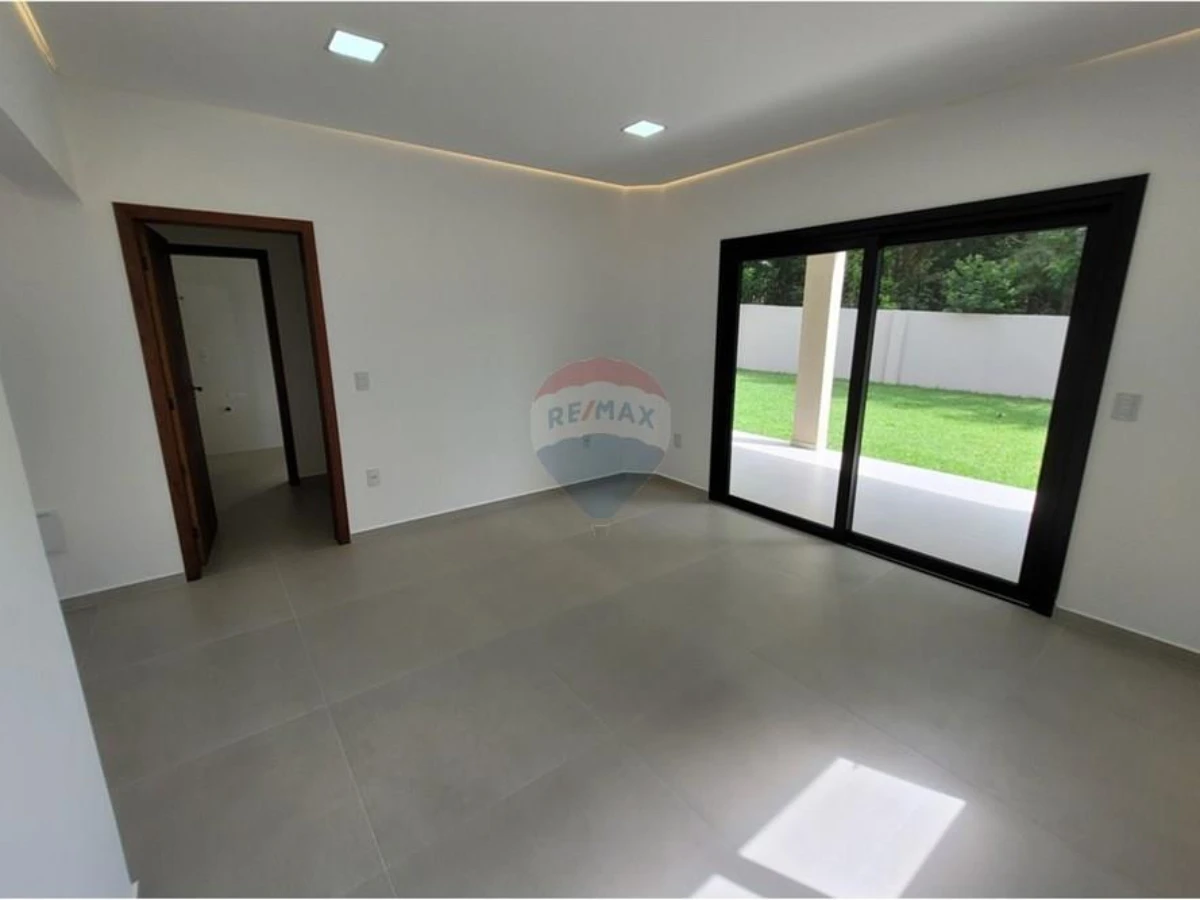Casa 4 Dormitórios à Venda no Condomínio Arvoredo, Rio Vermelho