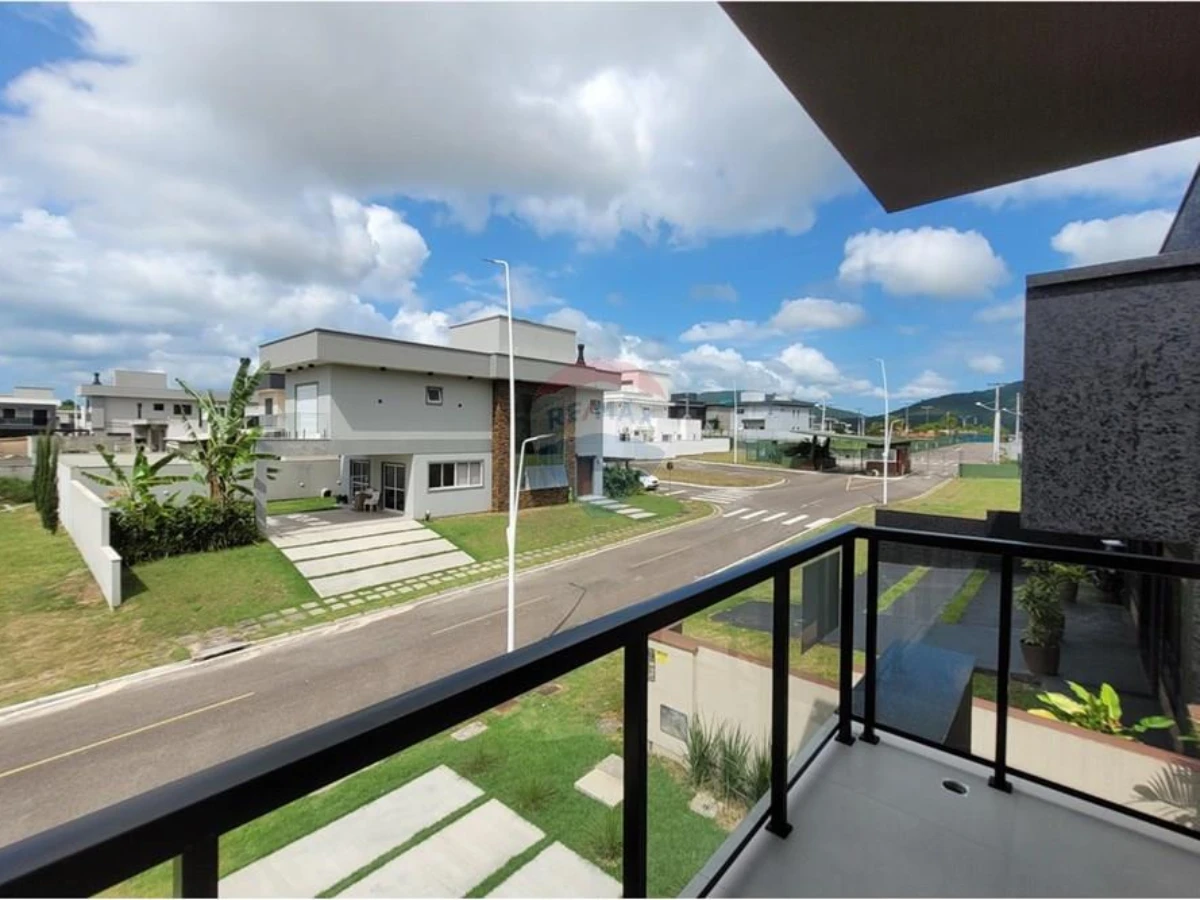 Casa 4 Dormitórios à Venda no Condomínio Arvoredo, Rio Vermelho