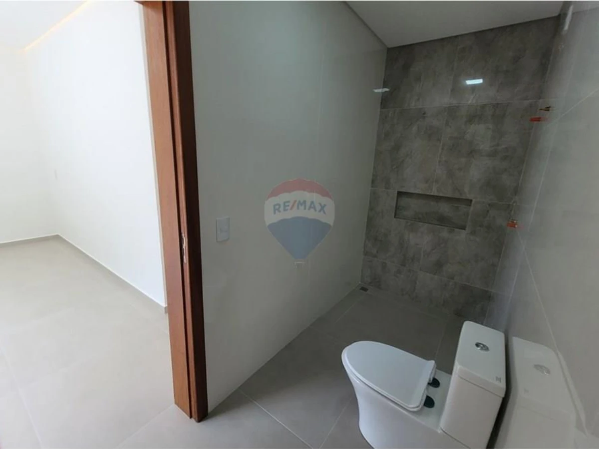 Casa 4 Dormitórios à Venda no Condomínio Arvoredo, Rio Vermelho