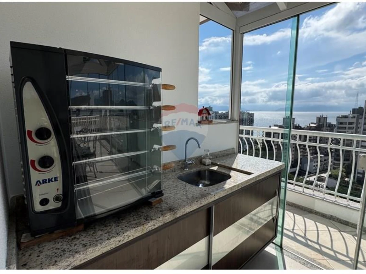Cobertura 252 m² com Vista para o Mar — Agronômica, Florianópolis