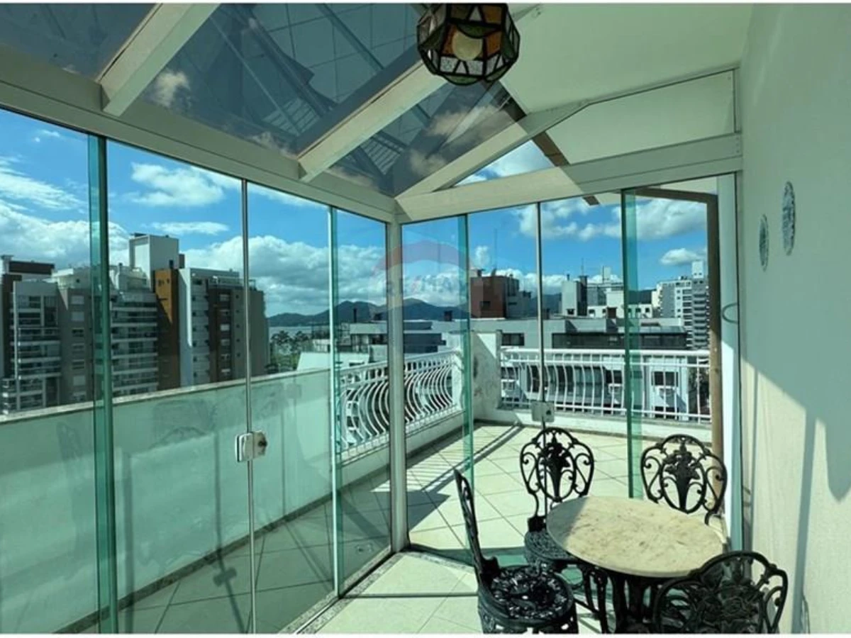 Cobertura 252 m² com Vista para o Mar — Agronômica, Florianópolis