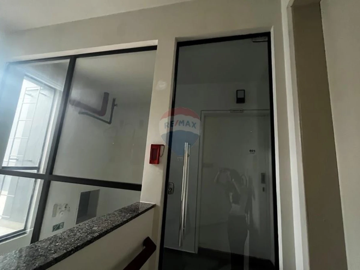 Apartamento Reformado com 1 Quarto, Terraço e Varanda – Centro, Florianópolis