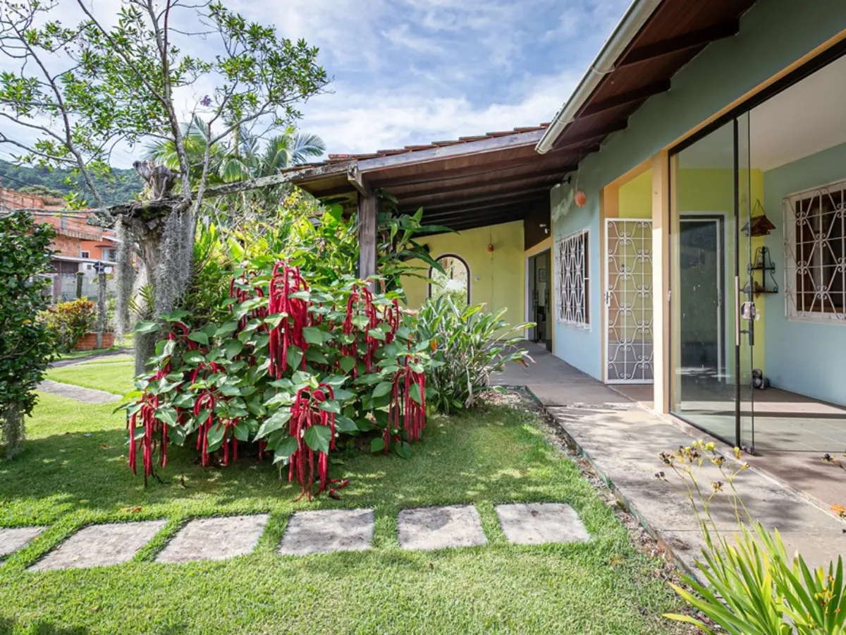 4-Bedroom House for Sale — Barra da Lagoa, Florianópolis — Barra da Lagoa