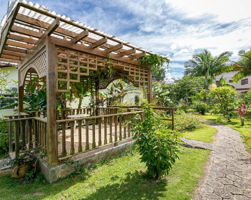 Casa à Venda com 4 Dormitórios — Barra da Lagoa, Florianópolis — Barra da Lagoa