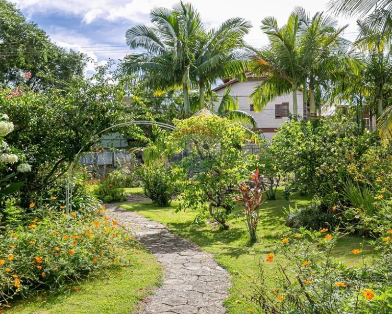 Casa à Venda com 4 Dormitórios — Barra da Lagoa, Florianópolis — Barra da Lagoa