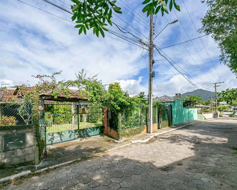 4-Bedroom House for Sale — Barra da Lagoa, Florianópolis — Barra da Lagoa
