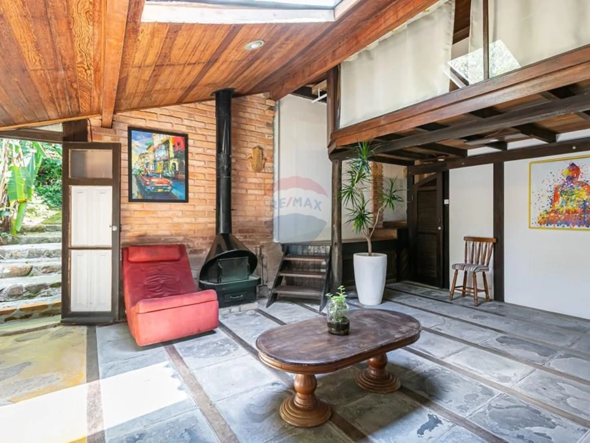 Casa 5 Quartos à Venda — Lagoa da Conceição, Florianópolis