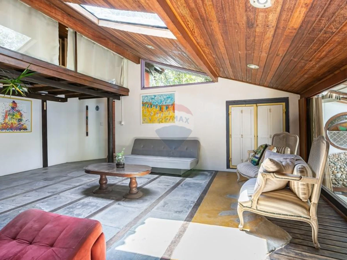 Casa 5 Quartos à Venda — Lagoa da Conceição, Florianópolis