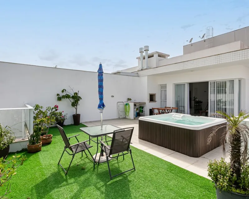 Cobertura Mobiliada à Venda – 170 m², 2 Dormitórios, Jacuzzi e Churrasqueira – Campeche, Florianópolis — Campeche