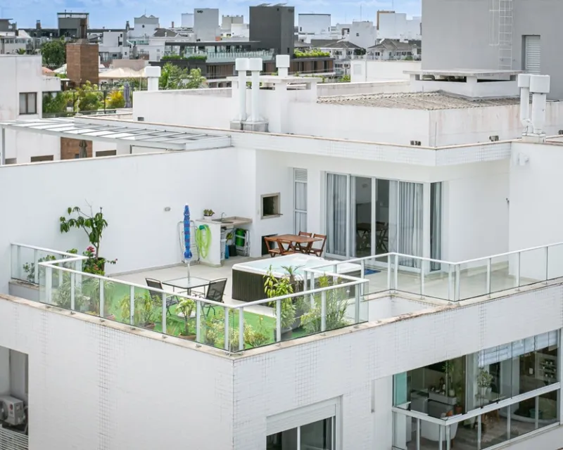 Cobertura Mobiliada à Venda – 170 m², 2 Dormitórios, Jacuzzi e Churrasqueira – Campeche, Florianópolis — Campeche
