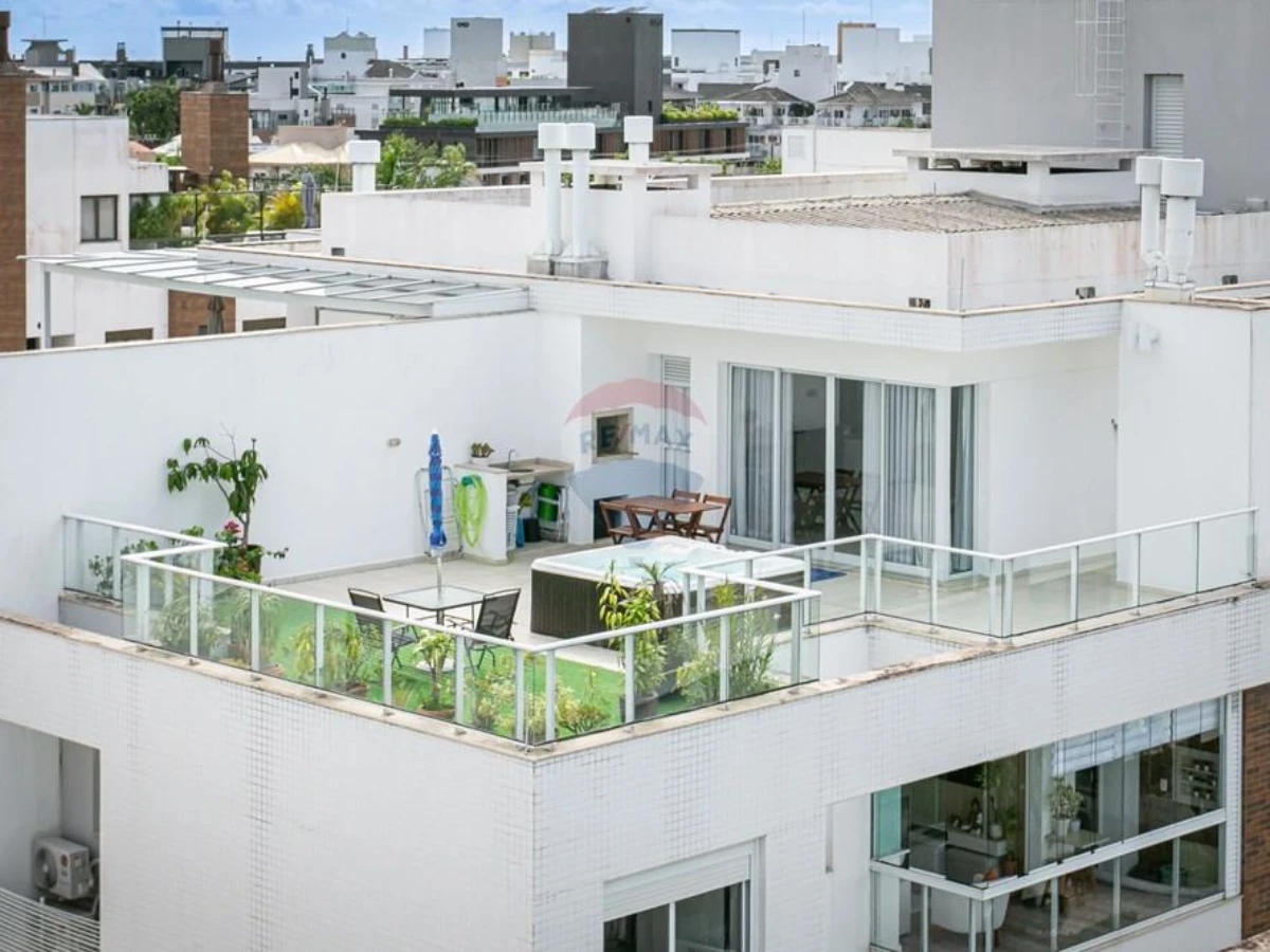 Cobertura Mobiliada à Venda – 170 m², 2 Dormitórios, Jacuzzi e Churrasqueira – Campeche, Florianópolis