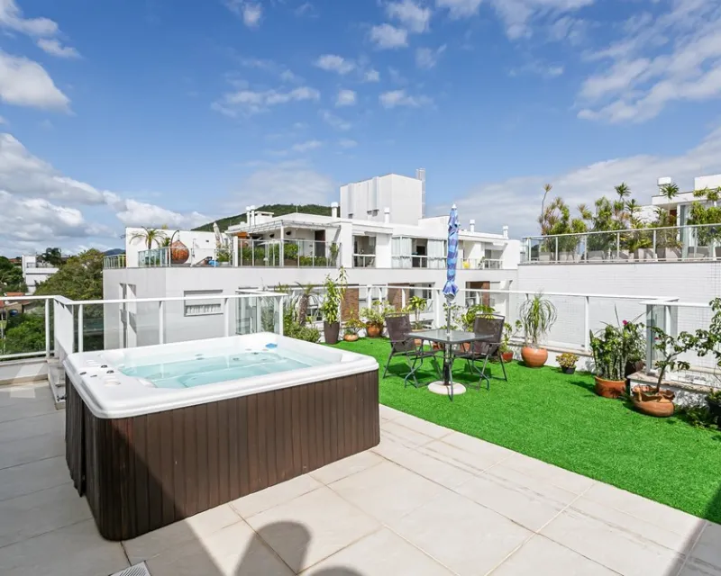 Cobertura Mobiliada à Venda – 170 m², 2 Dormitórios, Jacuzzi e Churrasqueira – Campeche, Florianópolis — Campeche