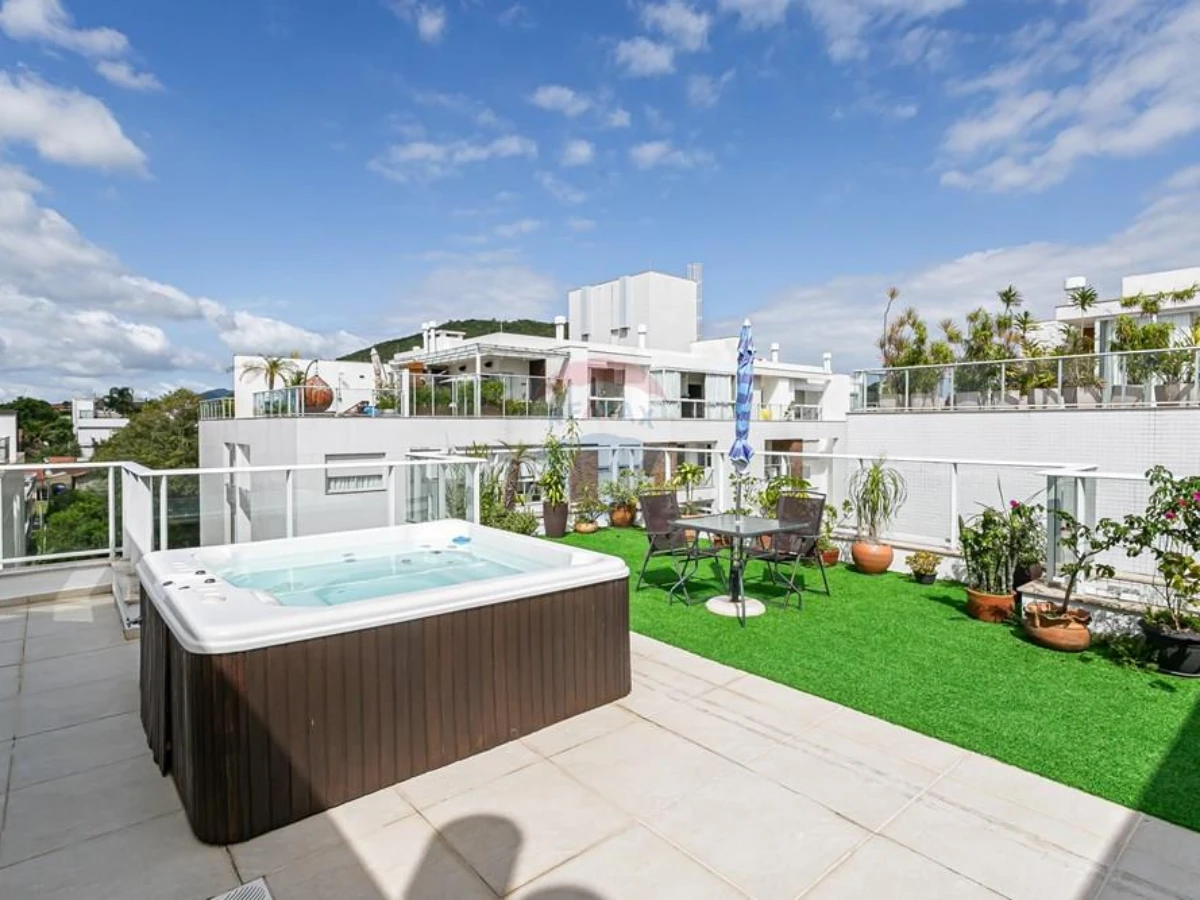 Cobertura Mobiliada à Venda – 170 m², 2 Dormitórios, Jacuzzi e Churrasqueira – Campeche, Florianópolis