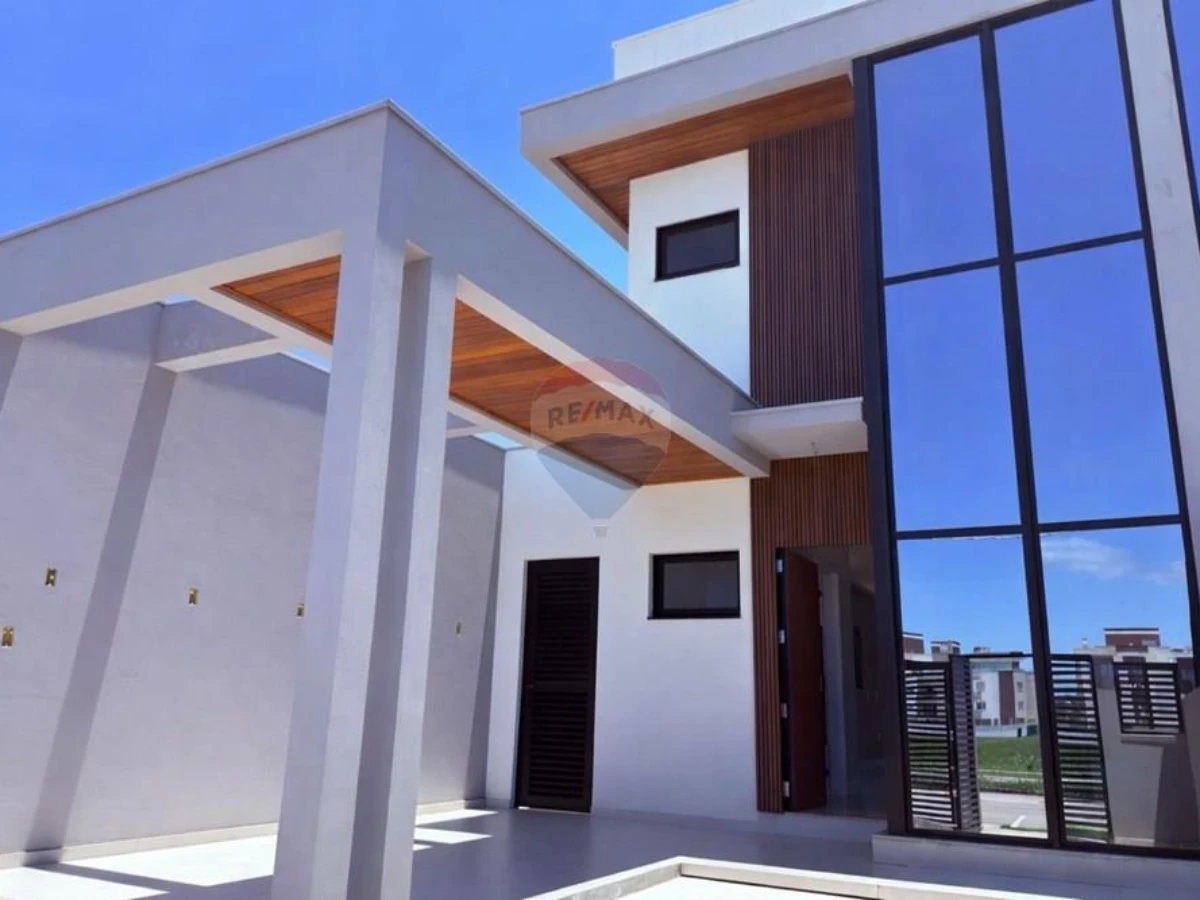 Casa Nova com 3 Suítes à Venda no Jardim Campeche, Florianópolis — 167,5 m² de Área Útil