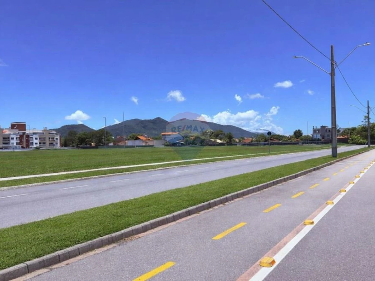 Casa Nova com 3 Suítes à Venda no Jardim Campeche, Florianópolis — 167,5 m² de Área Útil