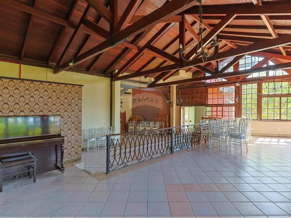 Sala Comercial para Locação – 184 m² na Carvoeira, Florianópolis
