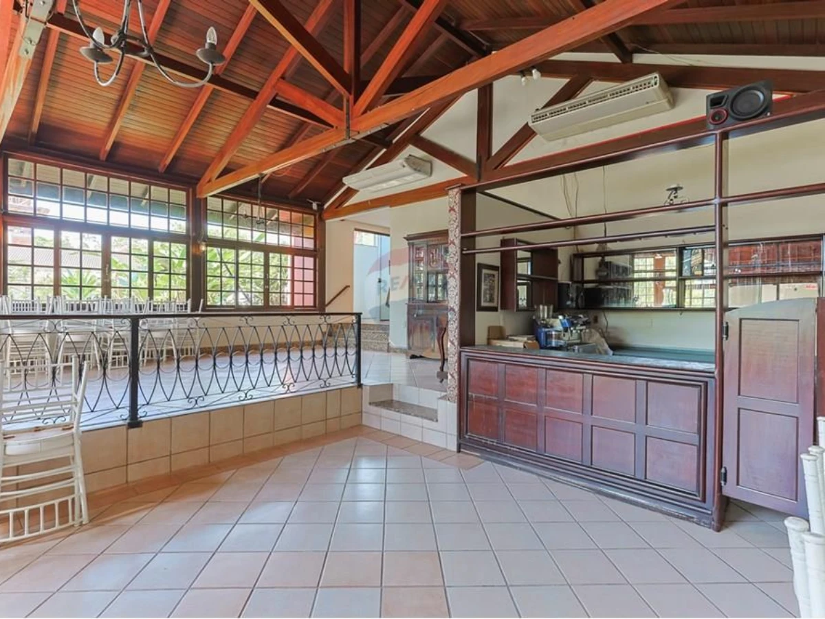 Sala Comercial para Locação – 184 m² na Carvoeira, Florianópolis