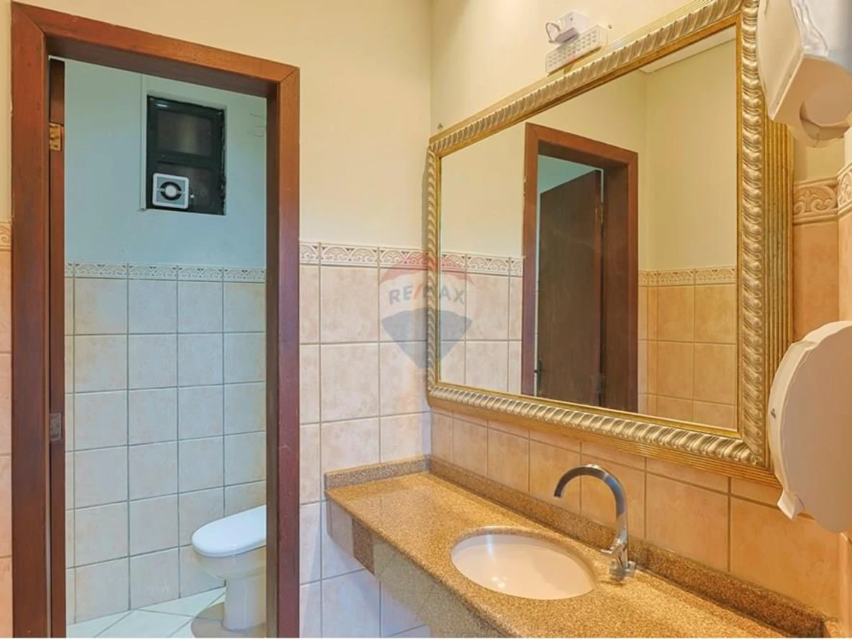 Sala Comercial para Locação – 184 m² na Carvoeira, Florianópolis
