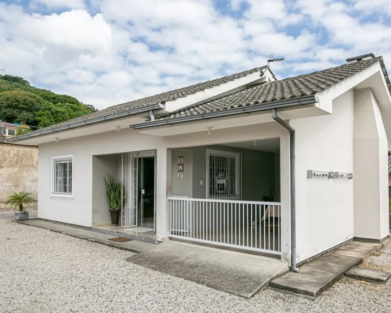 Casa à Venda — 185 m² de Área Útil, 5 Dormitórios, Piscina, Ribeirão da Ilha, Florianópolis — Ribeirão da Ilha