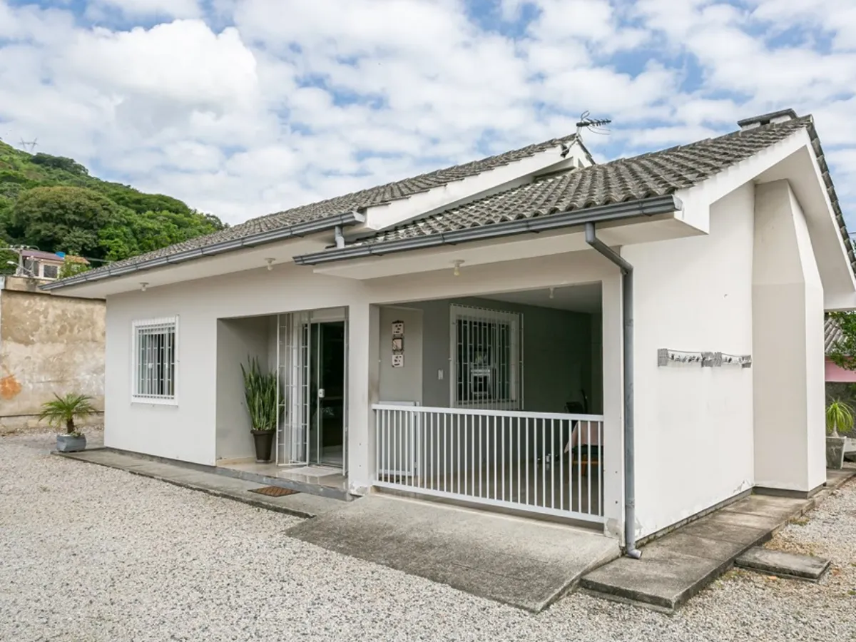 Casa à Venda — 185 m² de Área Útil, 5 Dormitórios, Piscina, Ribeirão da Ilha, Florianópolis — Ribeirão da Ilha