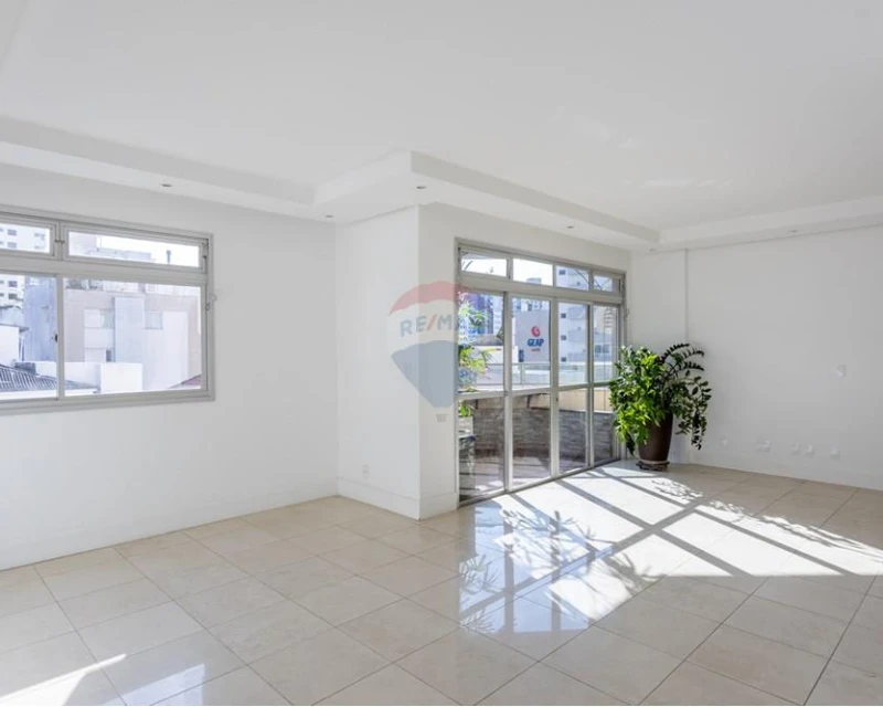 Apartamento 4 Dormitorios en Venta — Centro, Florianópolis — Centro