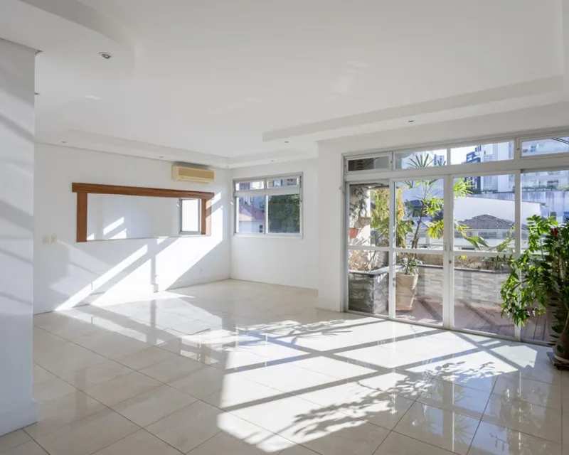 Apartamento 4 Dormitórios à Venda — Centro, Florianópolis — Centro