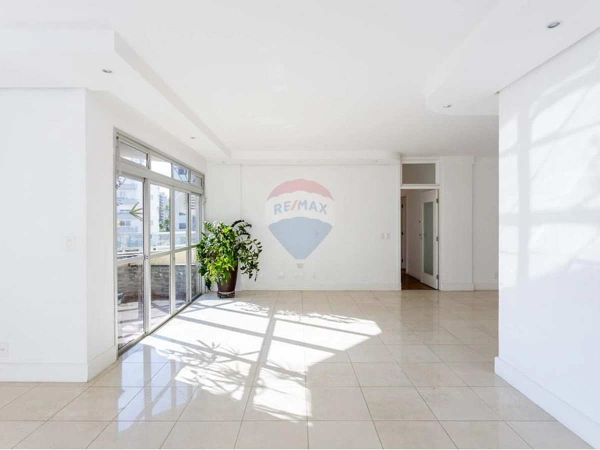 Apartamento 4 Dormitórios à Venda — Centro, Florianópolis
