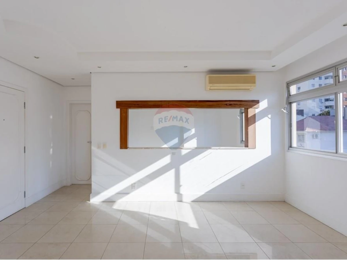 Apartamento 4 Dormitórios à Venda — Centro, Florianópolis