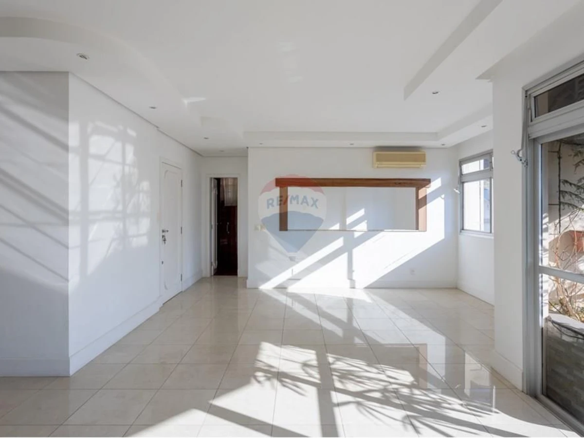 Apartamento 4 Dormitórios à Venda — Centro, Florianópolis