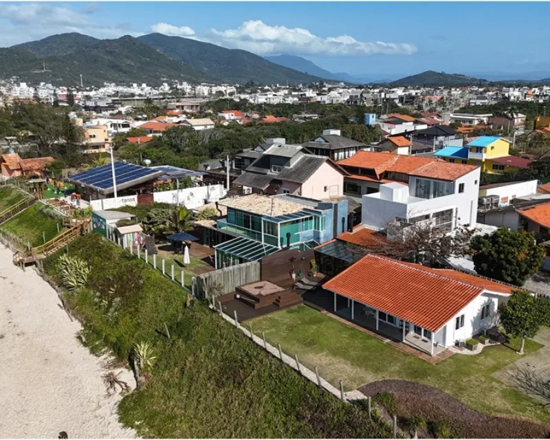 Casa 4 Habitaciones con Vista al Mar en Venta en Campeche, Florianópolis — Campeche