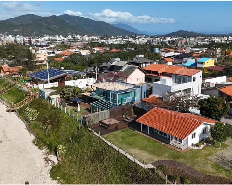 4-Bedroom House with Sea View for Sale in Campeche, Florianópolis — Campeche
