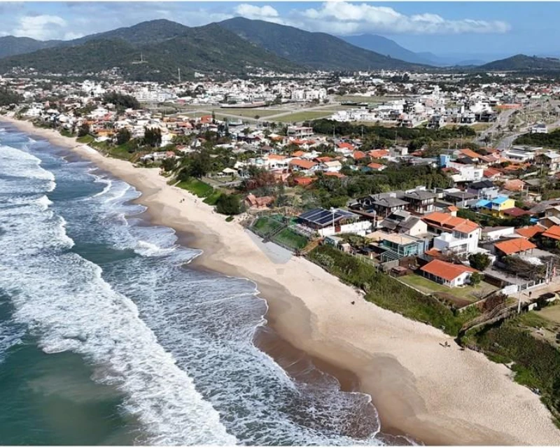 4-Bedroom House with Sea View for Sale in Campeche, Florianópolis — Campeche