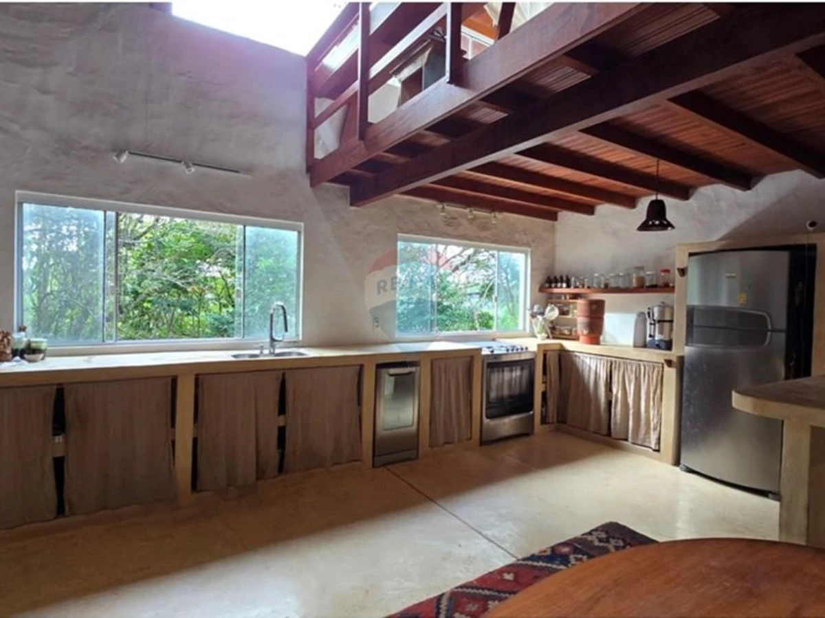 Casa 2 Quartos à Venda — Lagoa da Conceição, Florianópolis