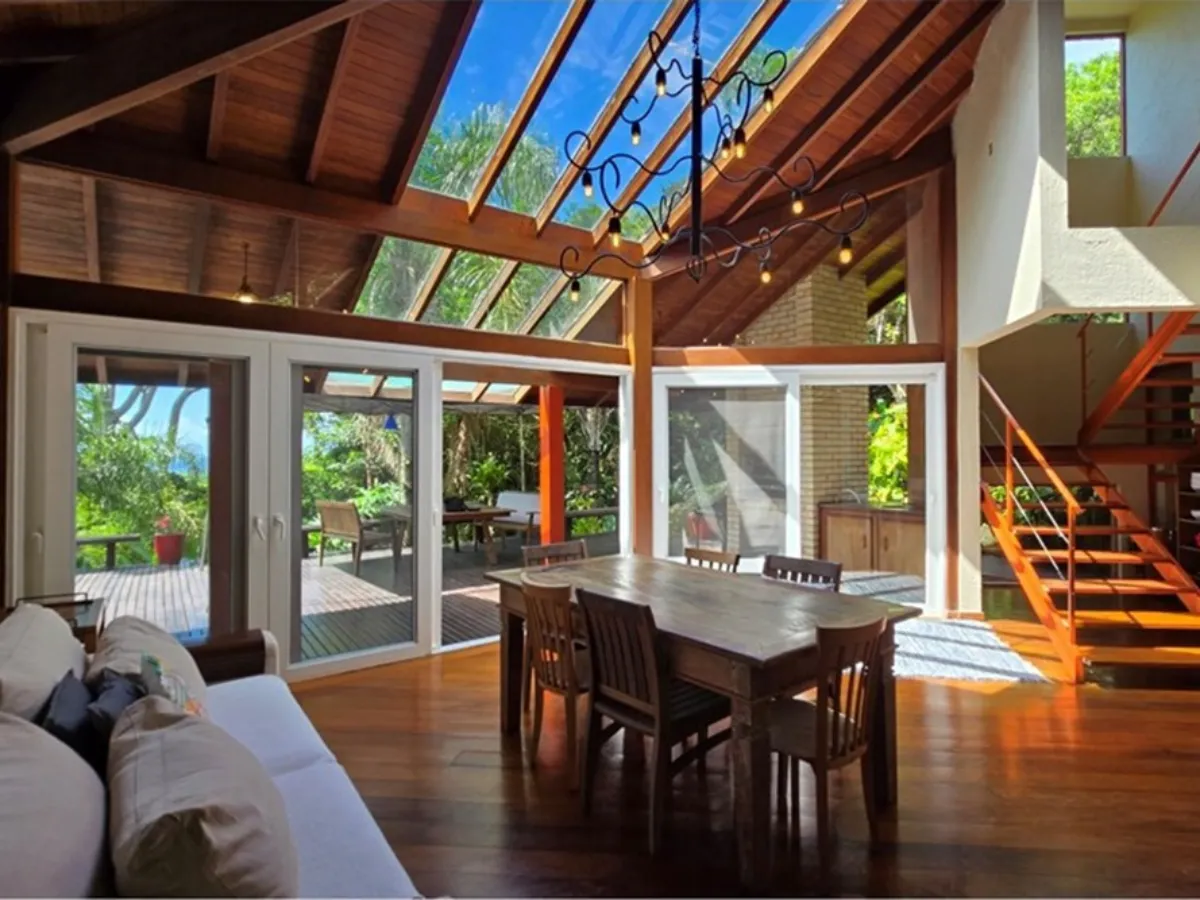 Casa 5 Dormitórios — 85.853 m² de Terreno na Costa de Dentro, Florianópolis — Pântano do Sul