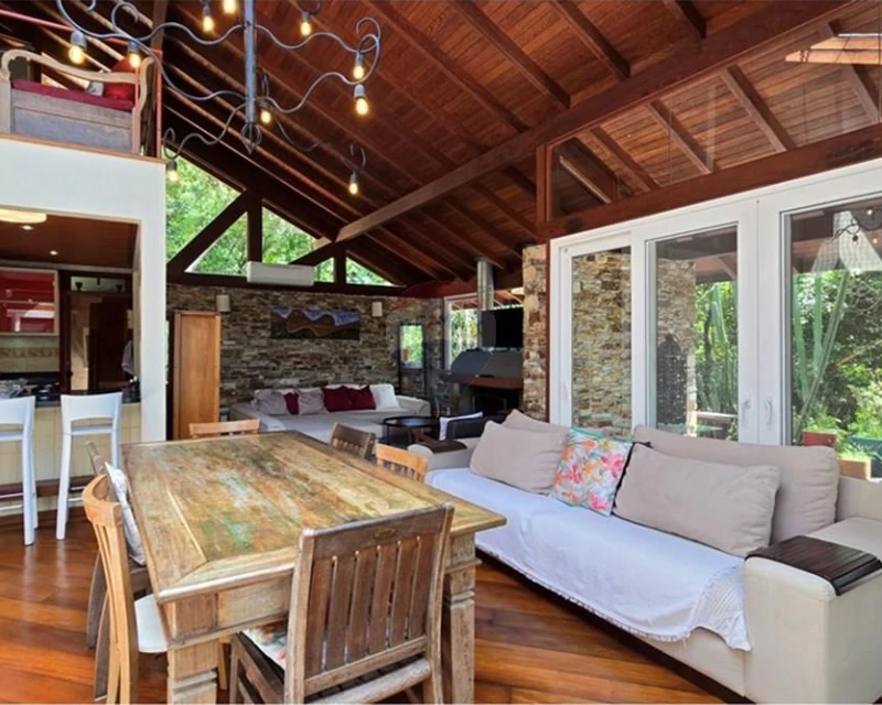 Casa 5 Dormitórios — 85.853 m² de Terreno na Costa de Dentro, Florianópolis — Pântano do Sul