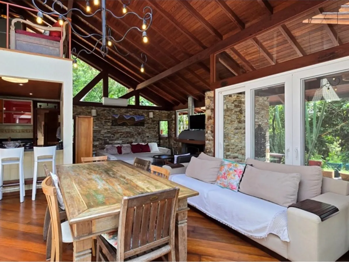 Casa 5 Dormitórios — 85.853 m² de Terreno na Costa de Dentro, Florianópolis — Pântano do Sul