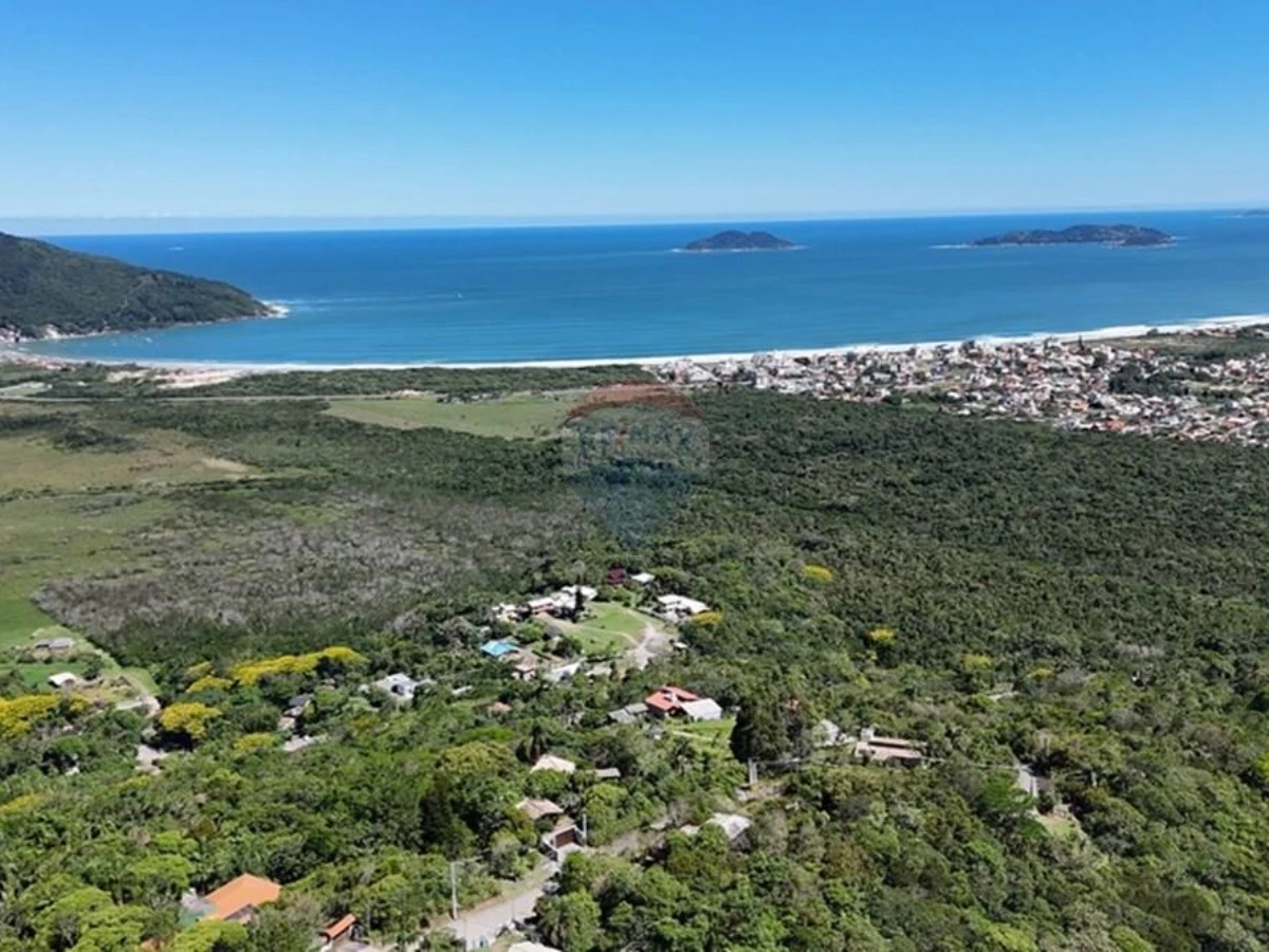 Casa Contêiner à Venda — Terreno de 1.414 m² com Vista para o Mar, Pântano do Sul, Florianópolis