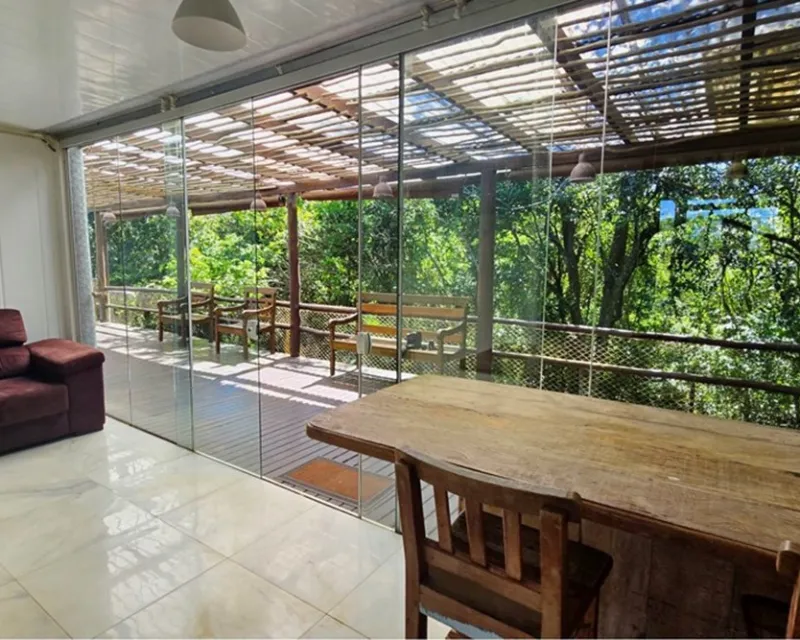 Casa Contenedor en Venta — Lote de 1.414 m² con Vista al Mar, Pântano do Sul, Florianópolis — Ribeirão da Ilha