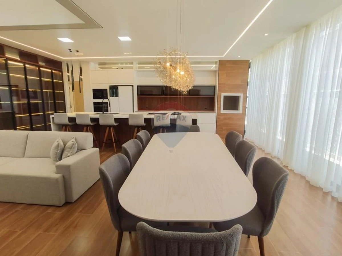 Casa Térrea 3 Suítes à Venda — Rio Vermelho, Florianópolis