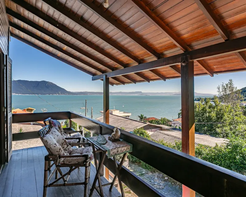 Casa 3 Dormitorios con Vista al Mar en Venta — Ribeirão da Ilha, Florianópolis — Ribeirão da Ilha