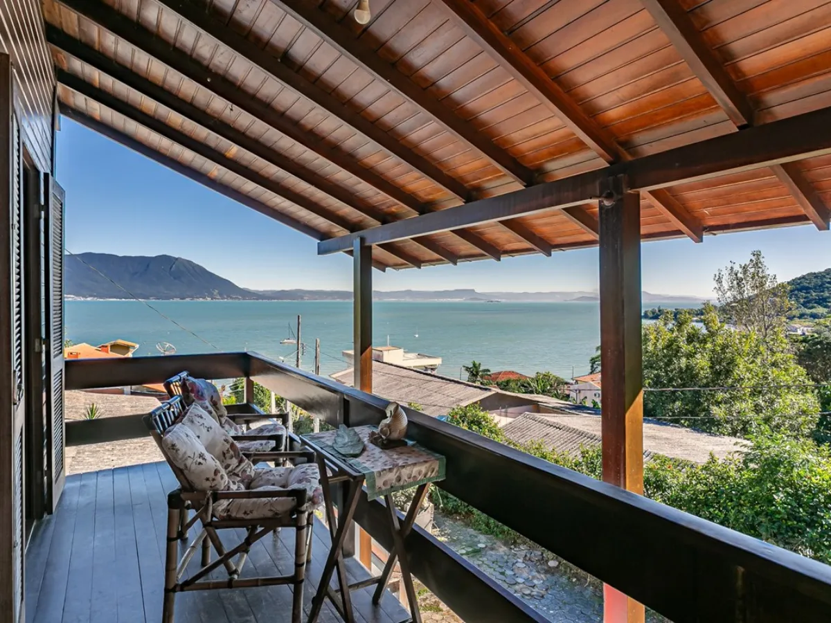 Casa 3 Dormitorios con Vista al Mar en Venta — Ribeirão da Ilha, Florianópolis — Ribeirão da Ilha