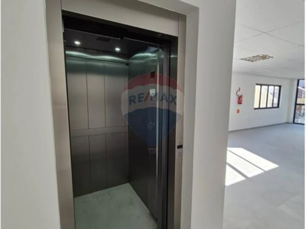 Prédio Comercial à Venda — Jardim Atlântico, Florianópolis SC