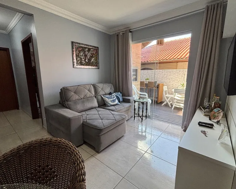 Apartamento 2 Quartos com Varanda Gourmet à Venda em Ingleses — Ingleses