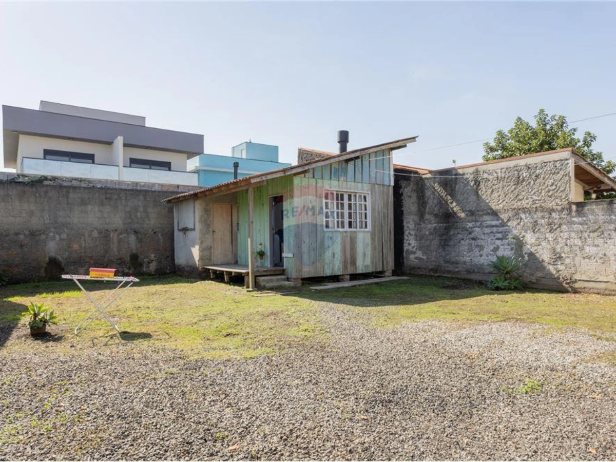 Casa 2 Quartos à Venda — Carianos, Florianópolis, SC