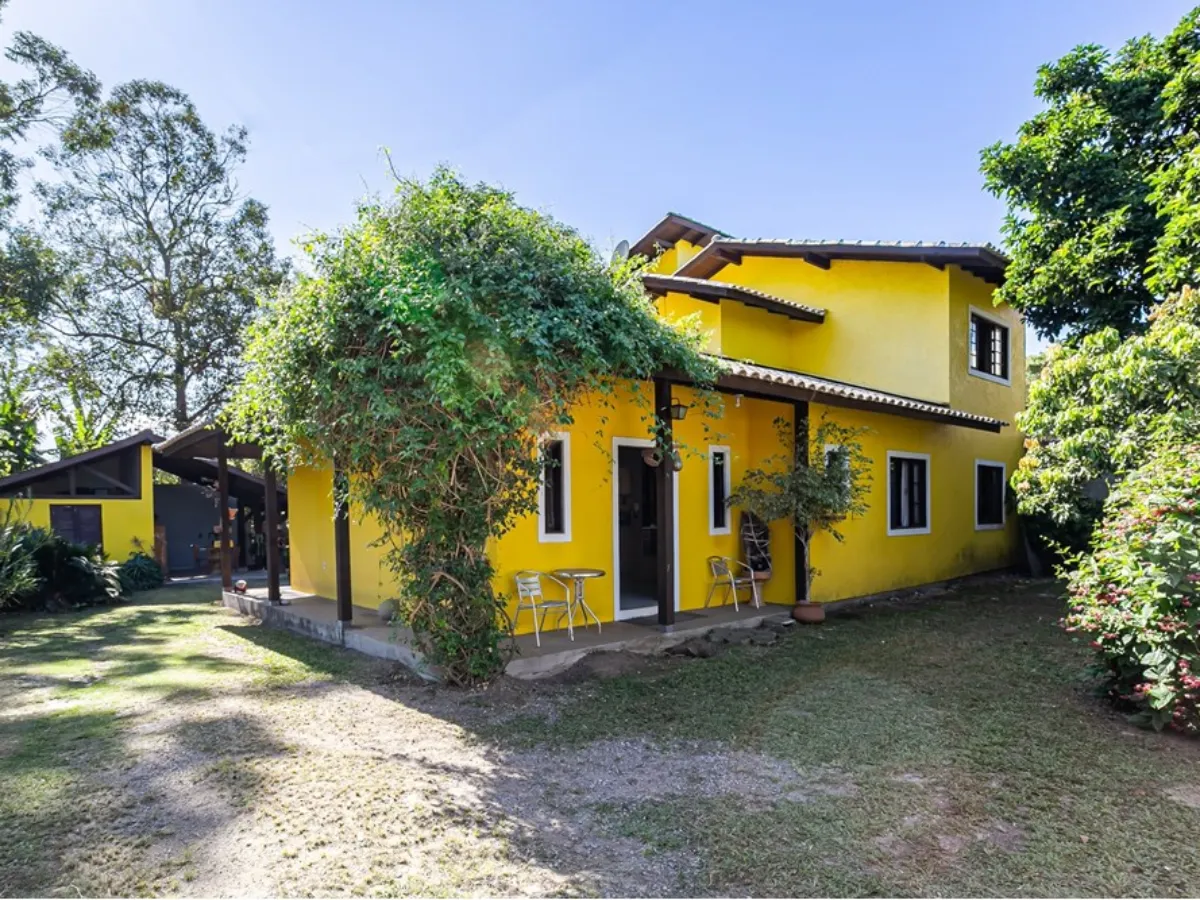4-Bedroom House for Sale in Campeche, Florianópolis — 580 m² Lot — Campeche